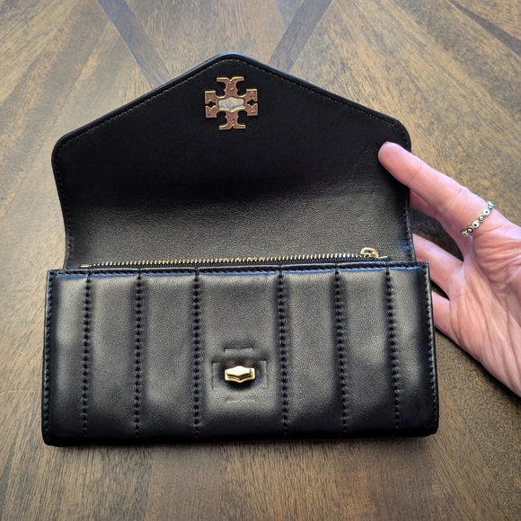 Tory Burch Black Quilted Leather Wallet - Picture 4 of 10